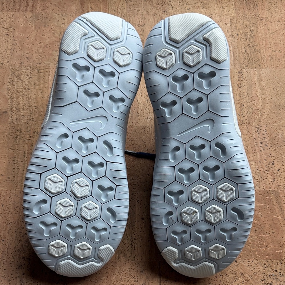 Nike Men's Penn State Sneakers! Size 10, like new!💙🤍💙 - Picture 5 of 7